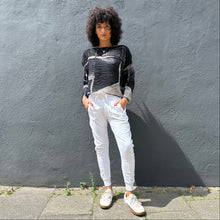 Load image into Gallery viewer, Textured Cotton Silk Pleat Top with Front Pocket