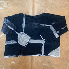 Load image into Gallery viewer, Textured Cotton Silk Pleat Top with Front Pocket