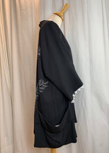 Load image into Gallery viewer, Side view with pocket pouch