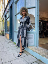 Load image into Gallery viewer, XLong Open A-Line Shibori Silk Coat