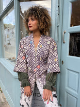 Load image into Gallery viewer, Floral Patterned Silk Crepe Kimono