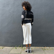 Load image into Gallery viewer, Textured Cotton Silk Pleat Top with Front Pocket
