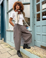 Load image into Gallery viewer, Cropped Cotton Canvas Wide-Leg Trousers
